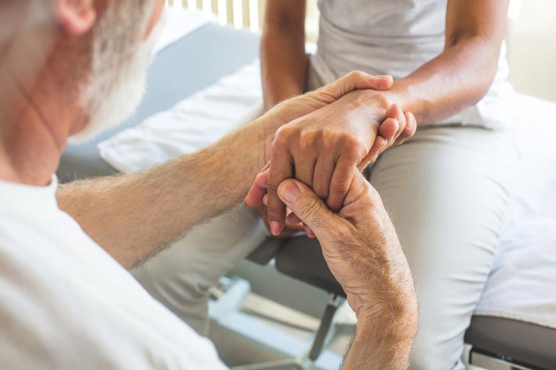 Vật lý trị liệu cải thiện viêm khớp ngón tay