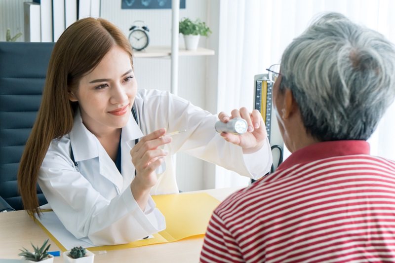 ai cần khám tai mũi họng