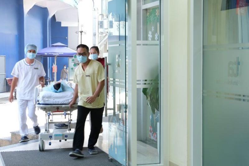 bệnh nhân được chuyển đến khoa cấp cứu của bệnh viện tâm anh