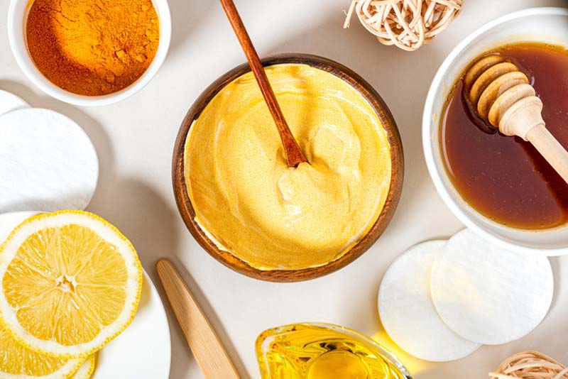 Mặt nạ tinh bột nghệ cung cấp độ ẩm cho da, làm sáng da và giảm thâm sạm.