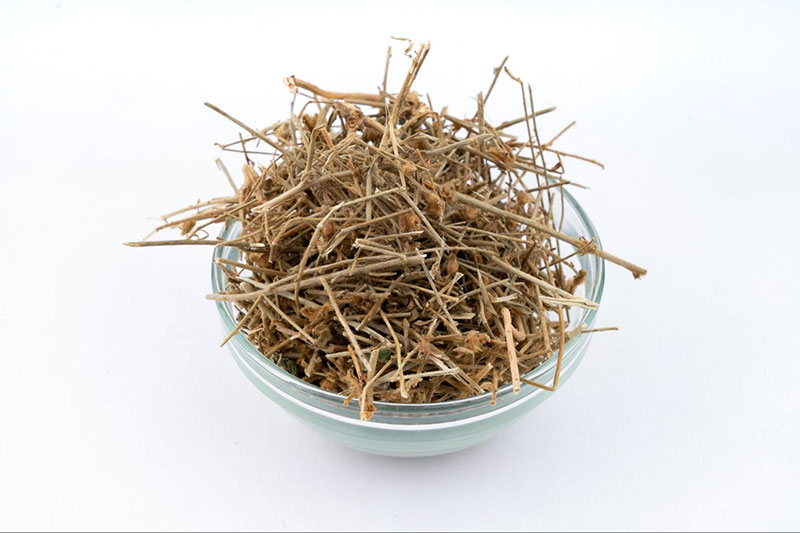 nấu nước cỏ mực gội đầu