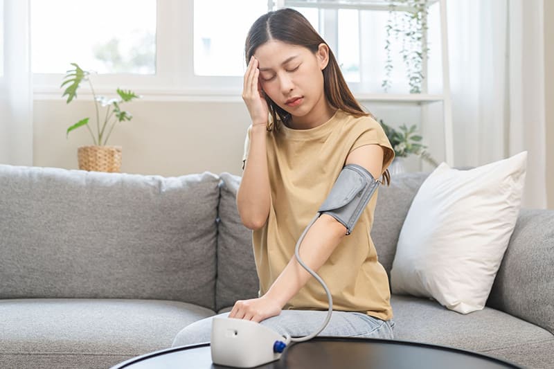 Người có huyết áp thấp không nên sử dụng trà sâm dứa