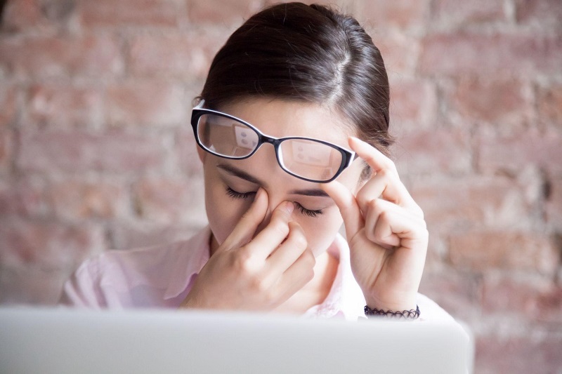 Nhìn quá lâu màn hình thiết bị điện tử