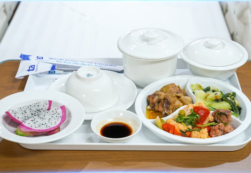 Phục vụ khách hàng trong quá trình điều trị