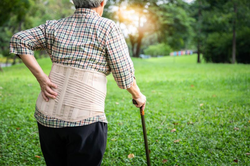 Sử dụng thiết bị hỗ trợ cải thiện viêm khớp háng