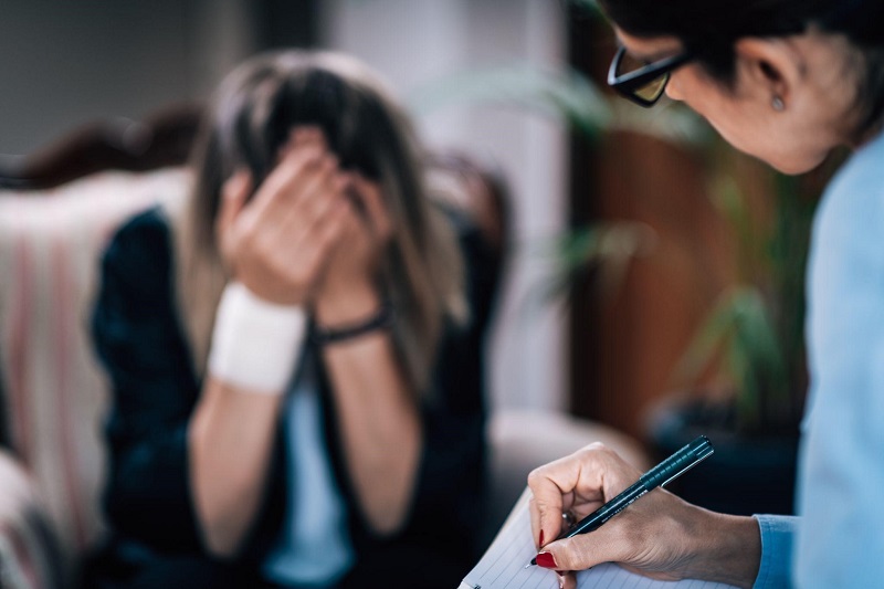 Thực hiện tâm lý trị liệu