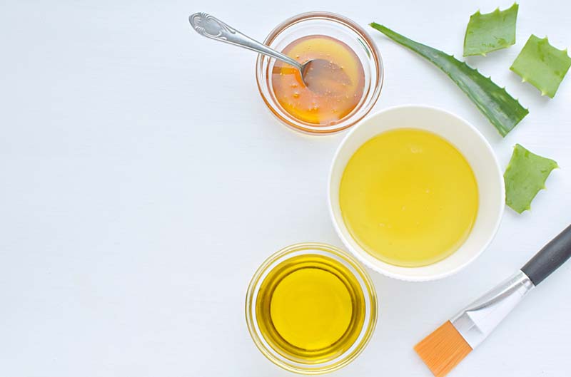 cách làm trắng da bằng dầu oliu và nha đam