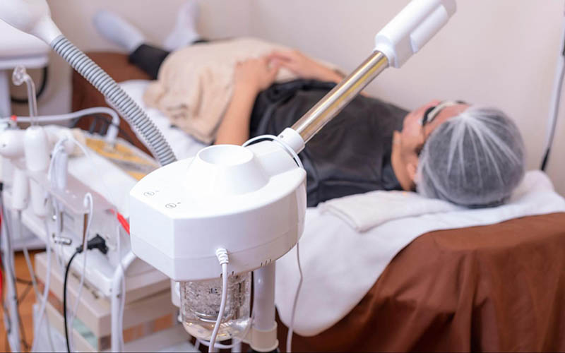 chi phi lăn kim trị nám da