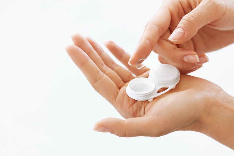 Chú ý khi sử dụng lens cho đôi mắt bị cận 4 độ