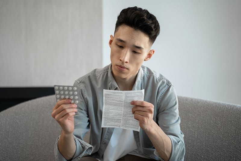 Đọc kỹ hướng dẫn sử dụng để hiểu rõ về thuốc