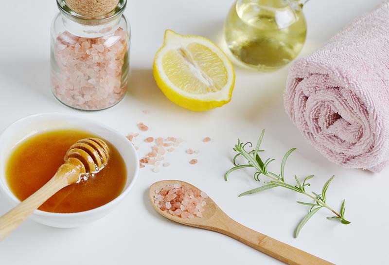 mẹo làm trắng da bằng dầu oliu và mật ong