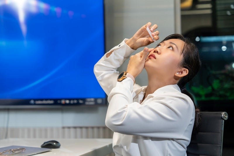Những ai nên sử dụng thuốc nhỏ mắt? 
