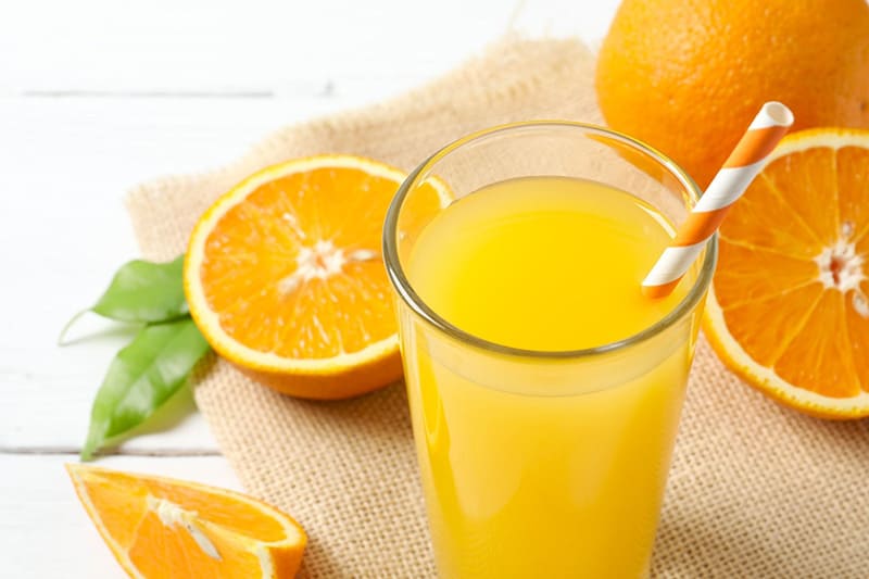 Nước trái cây có vị chua không thích hợp để bà bầu uống vào buổi tối