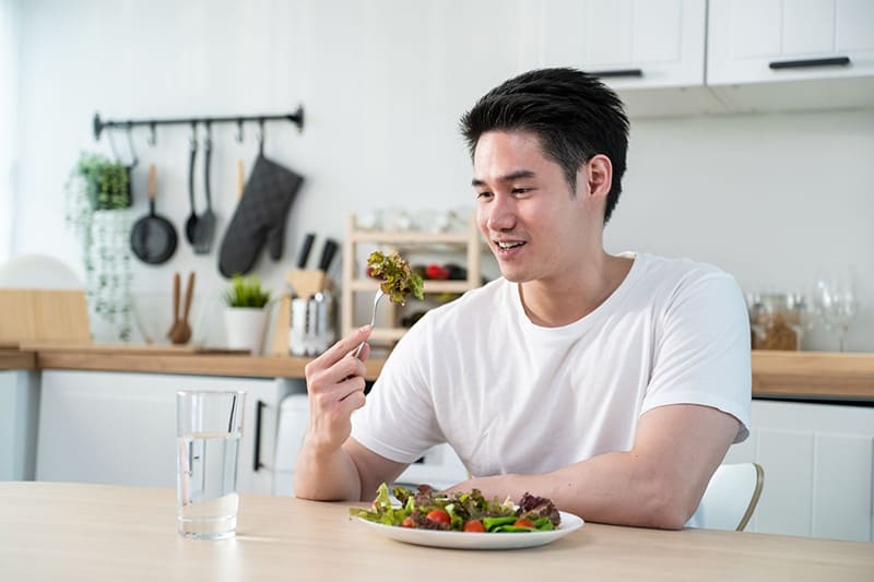 chế độ dinh dưỡng có vai trò quan trọng giúp nâng cao sinh lý nam