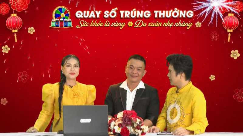 Khách hàng quay số trúng thưởng