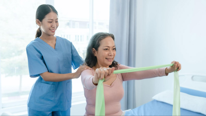 Khám và điều trị viêm cột sống dính khớp