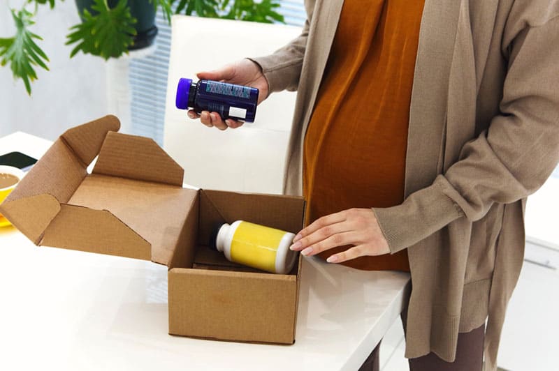 phụ nữ mang thai nên tham khảo ý kiến bác sĩ trước khi dùng thuốc