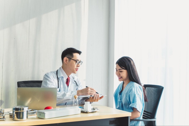 bác sĩ tư vấn loại vắc xin hpv phù hợp