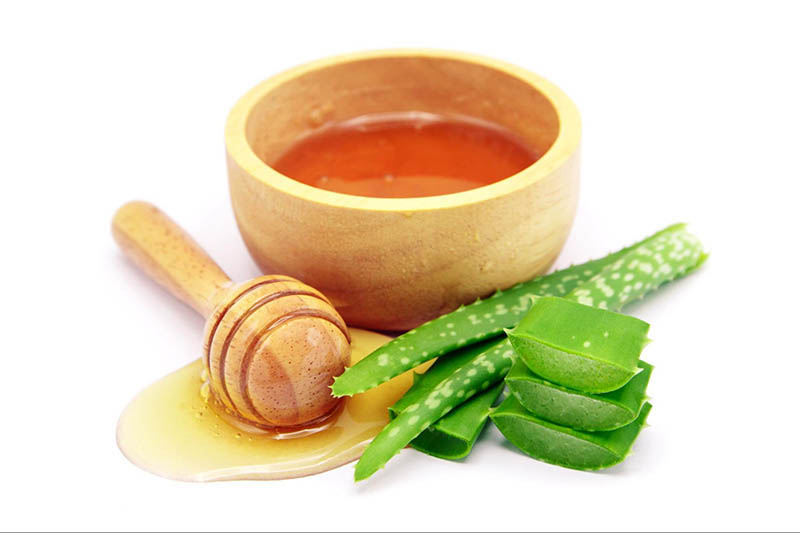 cách làm trắng da tay bằng mật ong và nha đam
