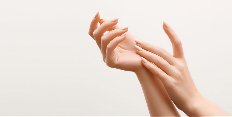 cách massage tay với mật ong