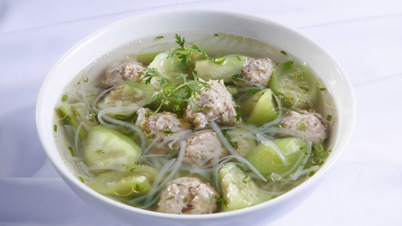 Canh mướp nấu thịt bằm tốt cho người bệnh xương khớp