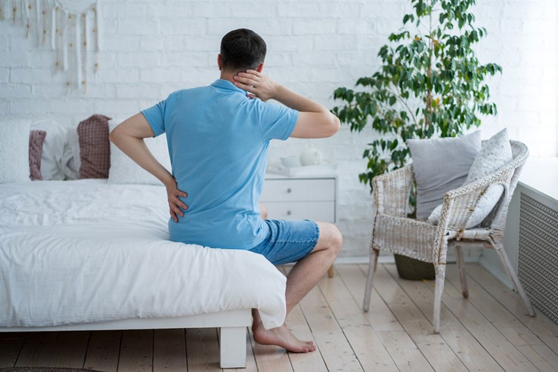 Đau mãn tính ở người viêm cột sống dính khớp nặng