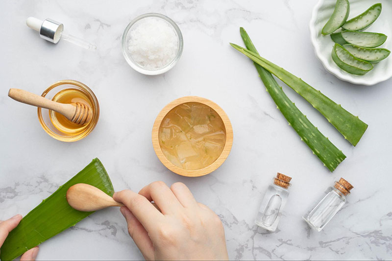 làm trắng da tay bằng nha đam và mật ong