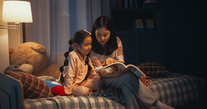nghe giọng nói êm ái, chậm rãi giúp thư giãn