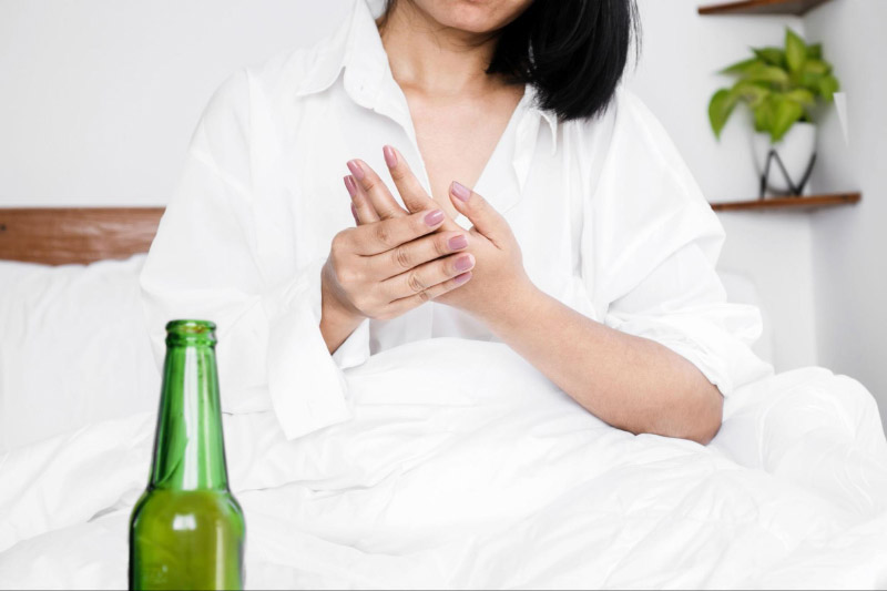 Người đau xương khớp nên hạn chế rượu bia
