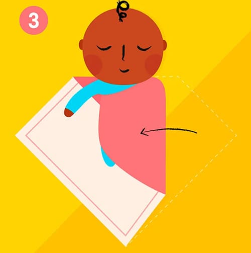 Quấn khăn giúp trẻ sơ sinh dễ ngủ bước 3