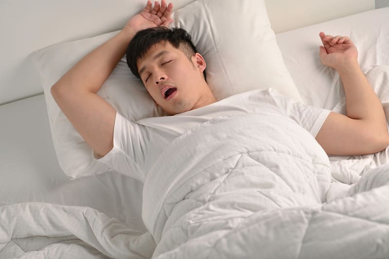 chứng ngưng thở khi ngủ có thể gây ra thức giấc giữa đêm