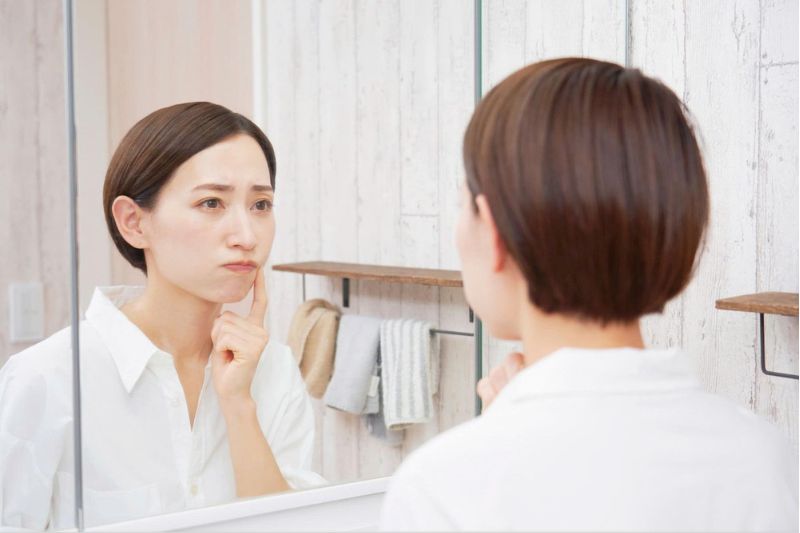 Giai đoạn tiền mãn kinh có thể khiến phụ nữ thay đổi cả về làn da và mái tóc.