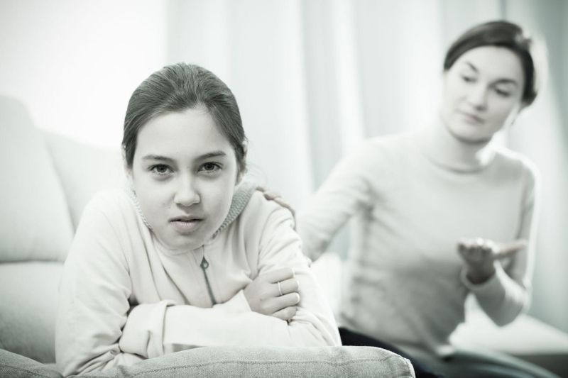 Trẻ dễ bị trầm cảm hơn nếu thường xuyên bị ba mẹ la mắng, chỉ trích