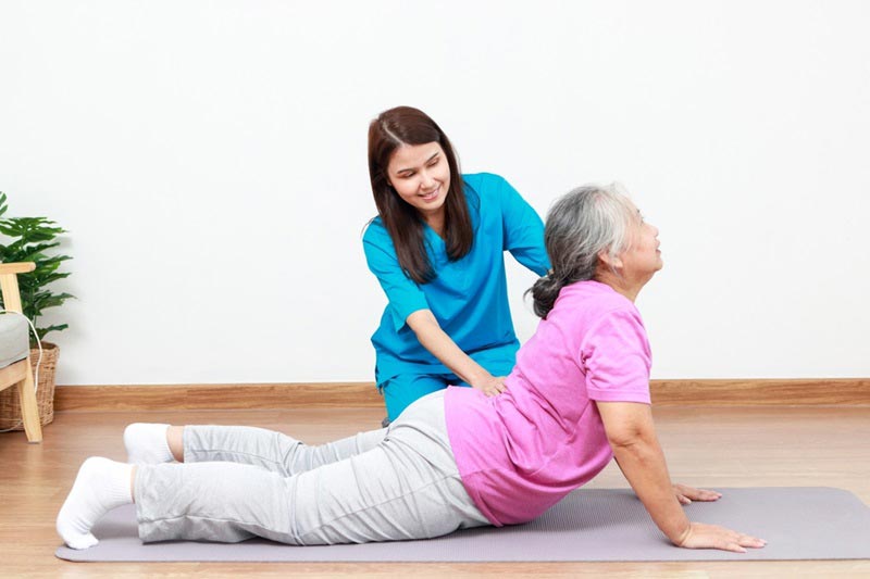 Trị liệu cho người viêm cột sống