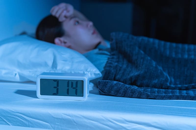 uống quá nhiều trà vào gần giờ đi ngủ có thể khiến khó ngủ