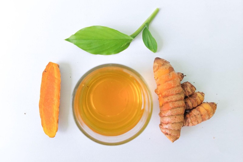 trị nám bằng nghệ tươi và mật ong