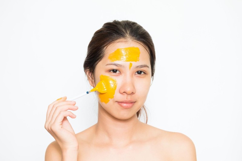 đắp mặt nạ nghệ tươi trị nám