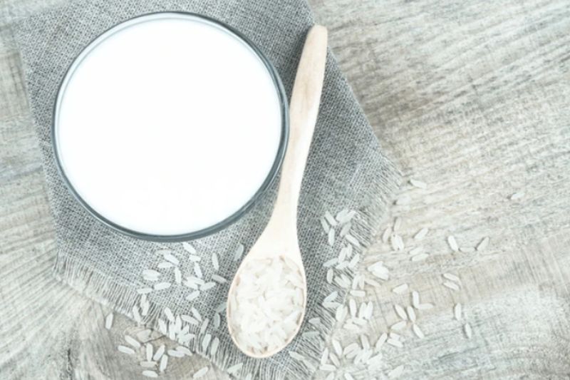 sử dụng bột gạo đắp mặt