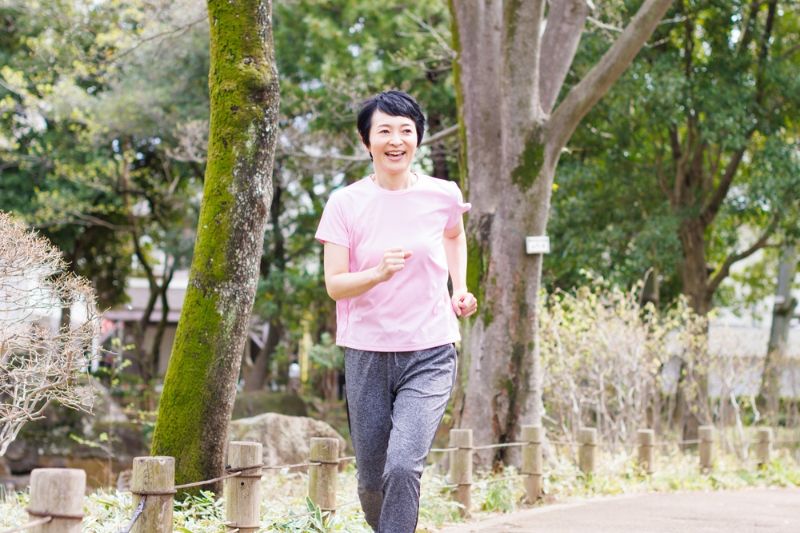 Sau khi mãn kinh phụ nữ càng nên chú trọng sức khỏe tổng thể để ngăn ngừa các bệnh lý liên quan xương khớp, tim mạch và lão hóa