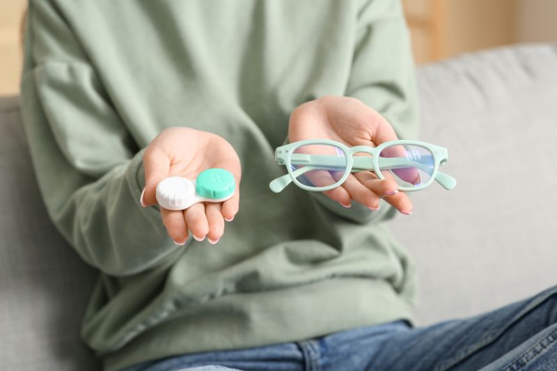 Loạn thị có thể tự khỏi không? Loạn thị không thể tự khỏi, nhưng bạn có thể đeo kính thuốc để cải thiện tầm nhìn.