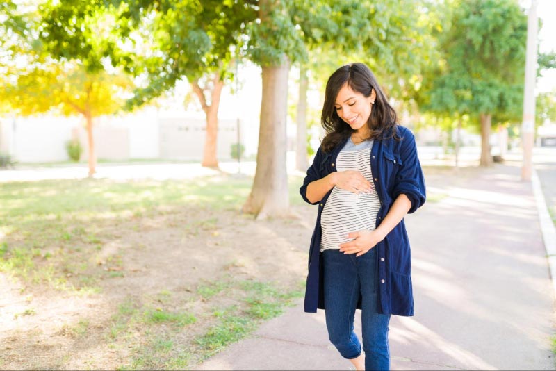 Đi bộ nhẹ nhàng cải thiện viêm khớp háng