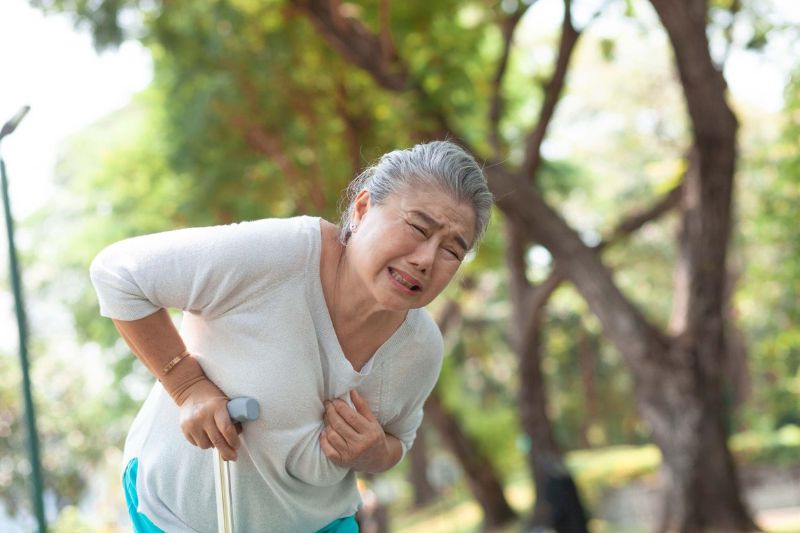 hở van 2 lá có triệu chứng đau ngực