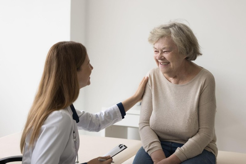 người thay van tim cần tái khám định kỳ