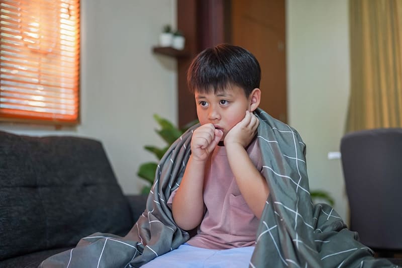 trẻ mắc bệnh hô hấp khiến giấc ngủ bị gián đoạn