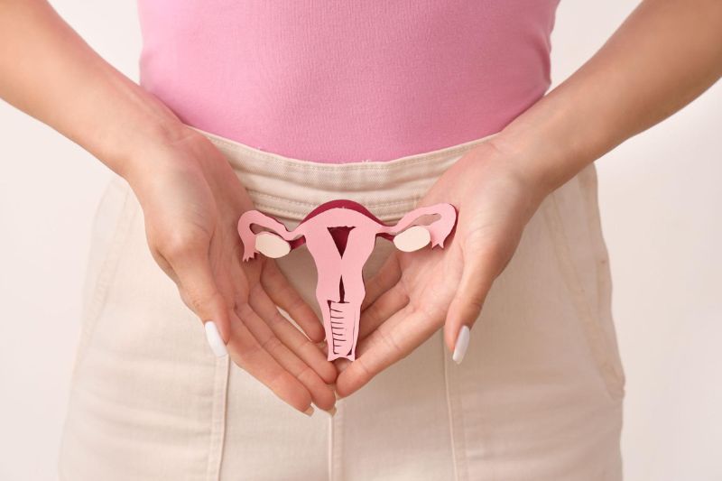 Tiền mãn kinh có thai được không? Phụ nữ tuổi này vẫn có thai được nhưng sẽ gặp nhiều khó khăn hơn độ tuổi sinh sản do các vấn đề về lão hóa sinh sản tự nhiên và mắc các bệnh về tử cung.