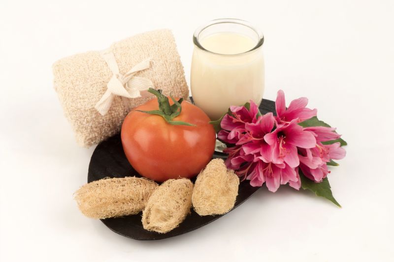 trị nám bằng cà chua và sữa tươi