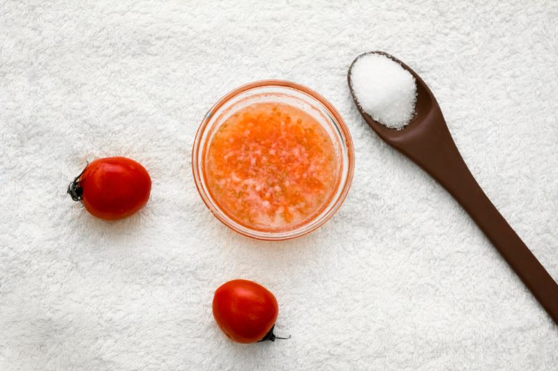 chữa nám từ cà chua và muối biển