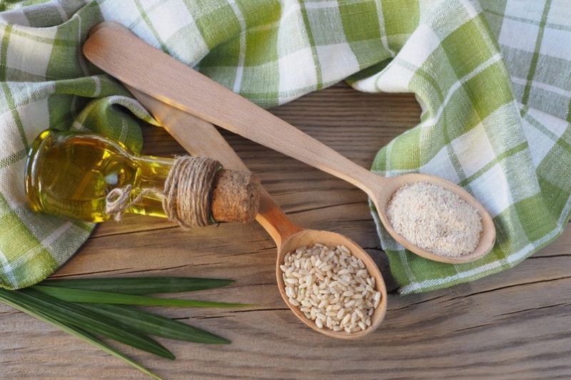 trị nám bằng cám gạo và dầu dừa