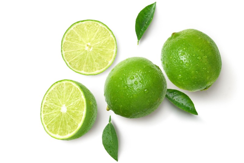 dùng chanh kết hợp với rau má trị nám