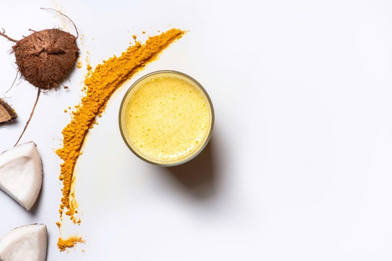 dầu dừa và tinh bột nghệ trị nám